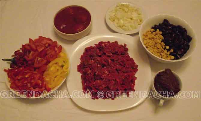Режем мясо и овощи для чили по техасски Режем мясо и овощи для чили по техасски