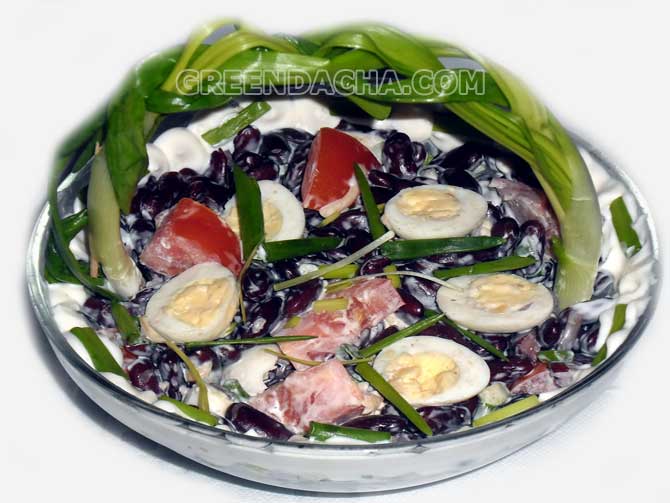 Салат из красной фасоли с перепелиными яйцами и овощами. Салат из красной фасоли с перепелиными яйцами и овощами.